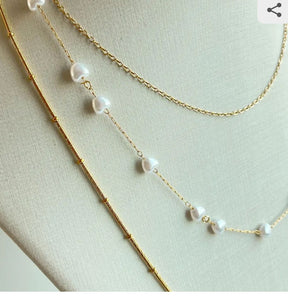 Colar Triplo Pérolas e Bolinhas